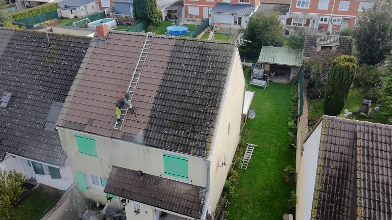 Rénovation de toiture : Protéger, nettoyer, traiter et imperméabiliser avec Pro Rénov